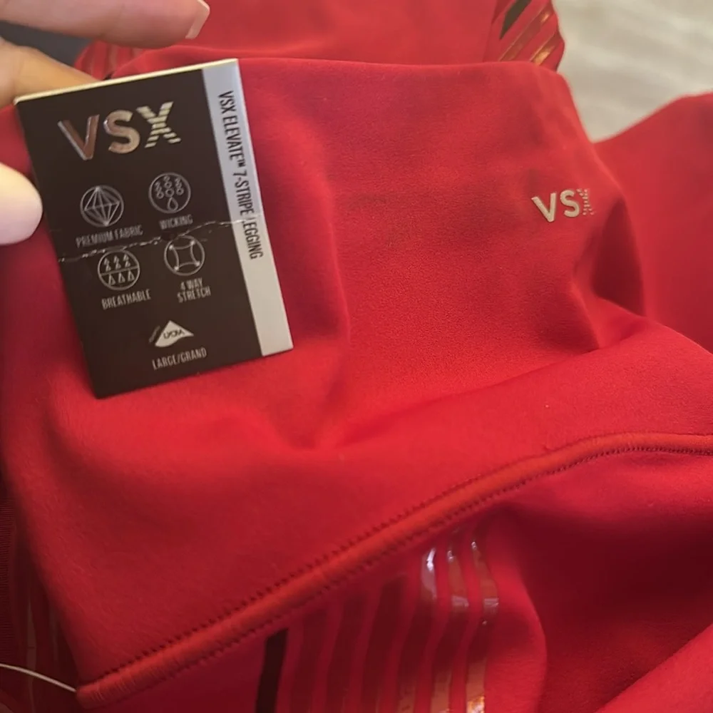 VSX Elevate™ Refined Contours Legging in Red Lacquer size Large. NWT - Picture 4 of 5